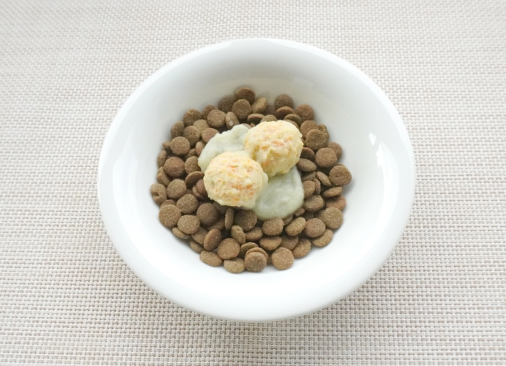 利用イメージ：ドライフードへのトッピング